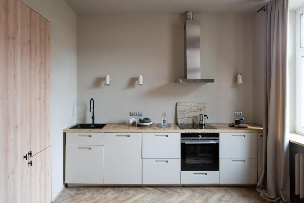 Authentic 1 Bd Old Town Apartment By Hostlovers Каунас Екстериор снимка