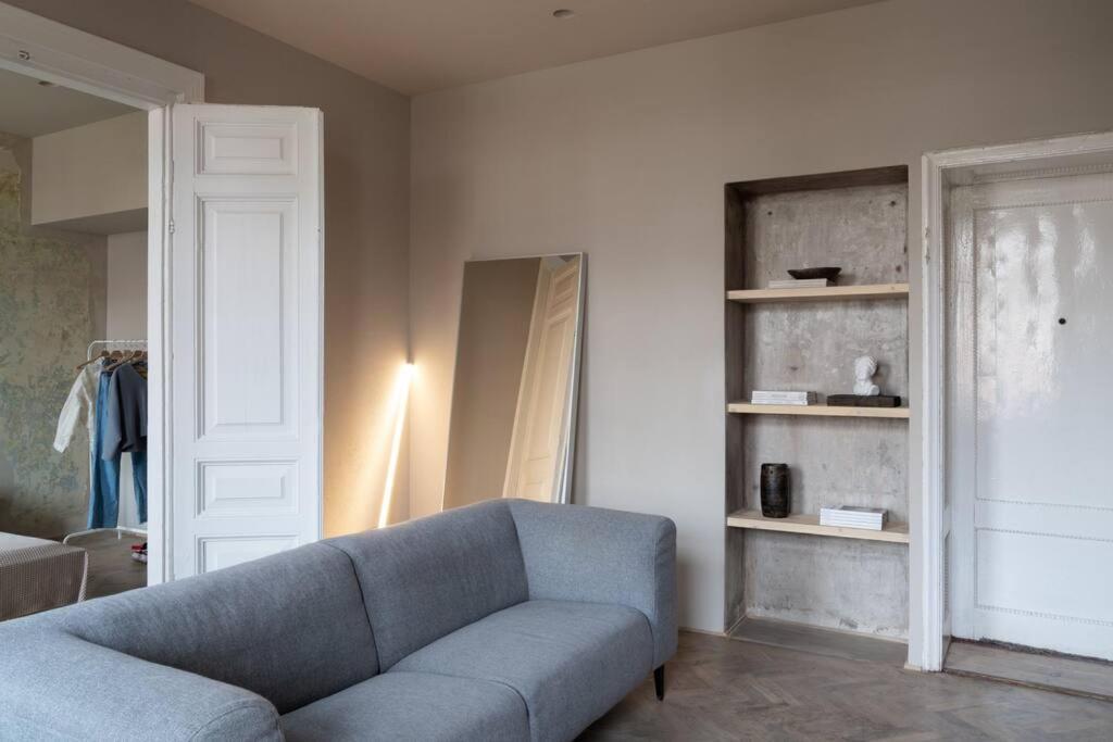 Authentic 1 Bd Old Town Apartment By Hostlovers Каунас Екстериор снимка